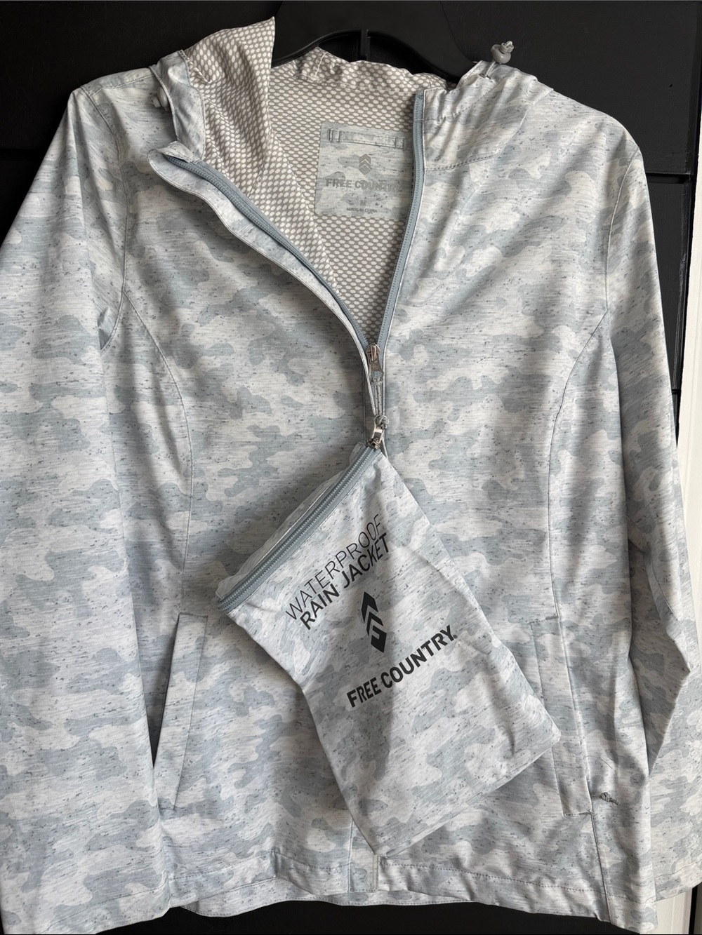 Free Country Women’s Gray Camo Waterproof Jacket w/pouch M